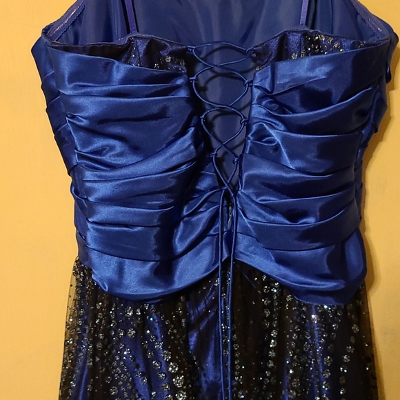 Formal Dress - Picture 2 of 4